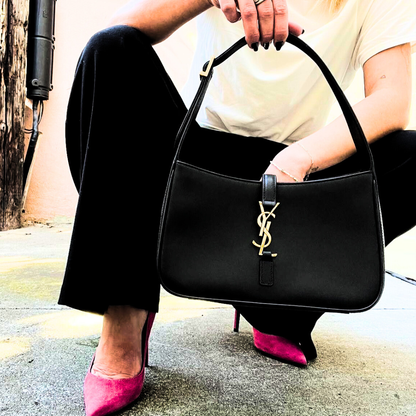 Iconic Hobo Shoulder Bag – A Masterpiece of Effortless Luxury and Contemporary Charm