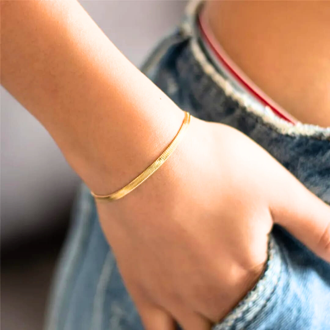 Golden Chain Bracelet – Minimalist Style, Timeless Glow