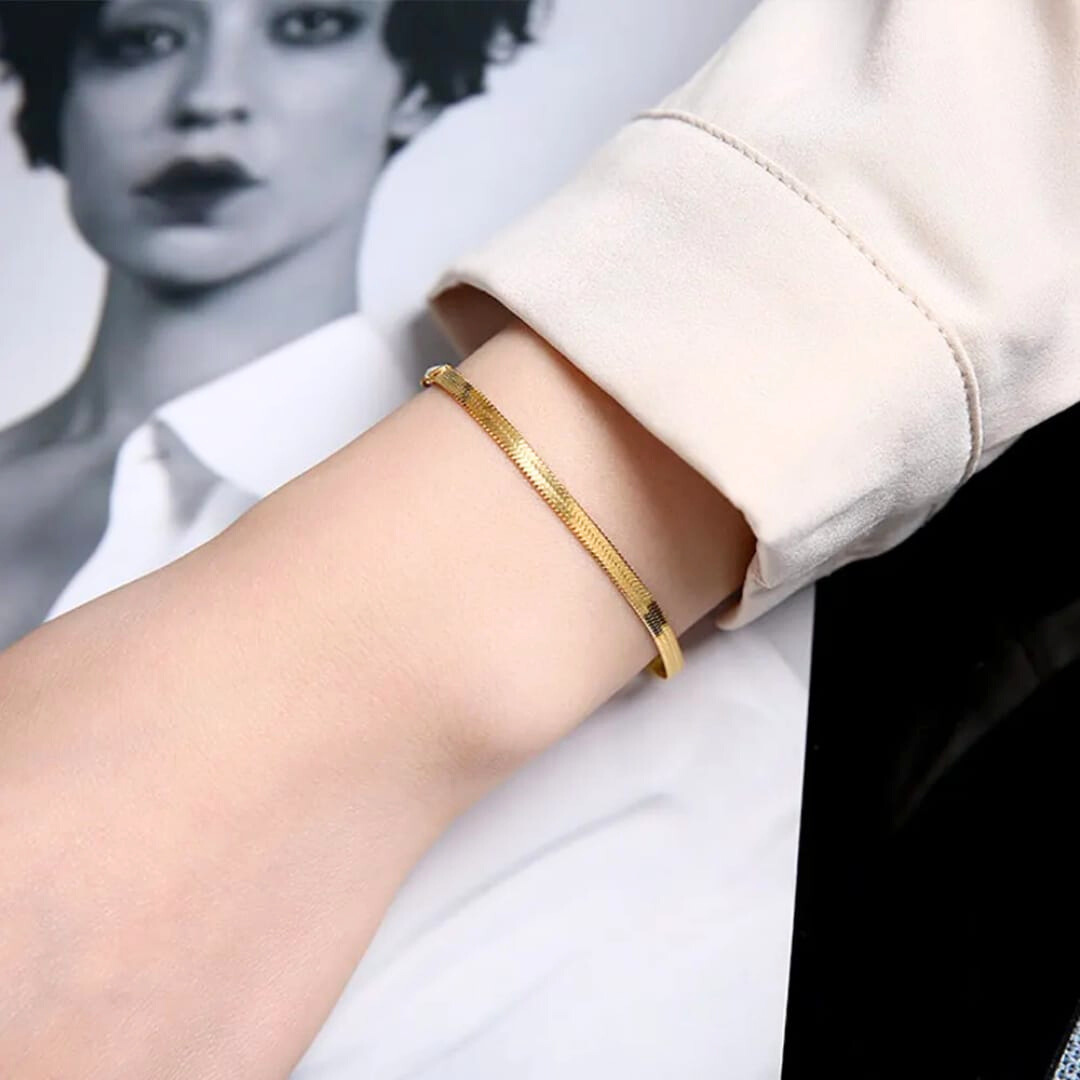 Golden Chain Bracelet – Minimalist Style, Timeless Glow