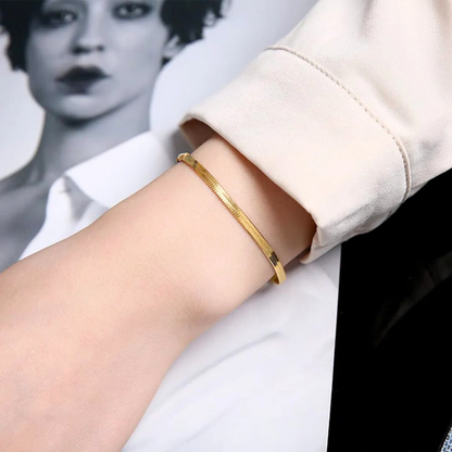 Golden Chain Bracelet – Minimalist Style, Timeless Glow