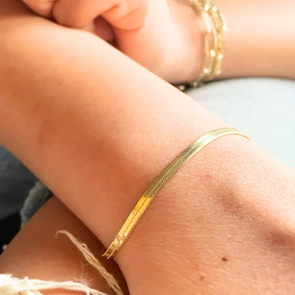 Golden Chain Bracelet – Minimalist Style, Timeless Glow