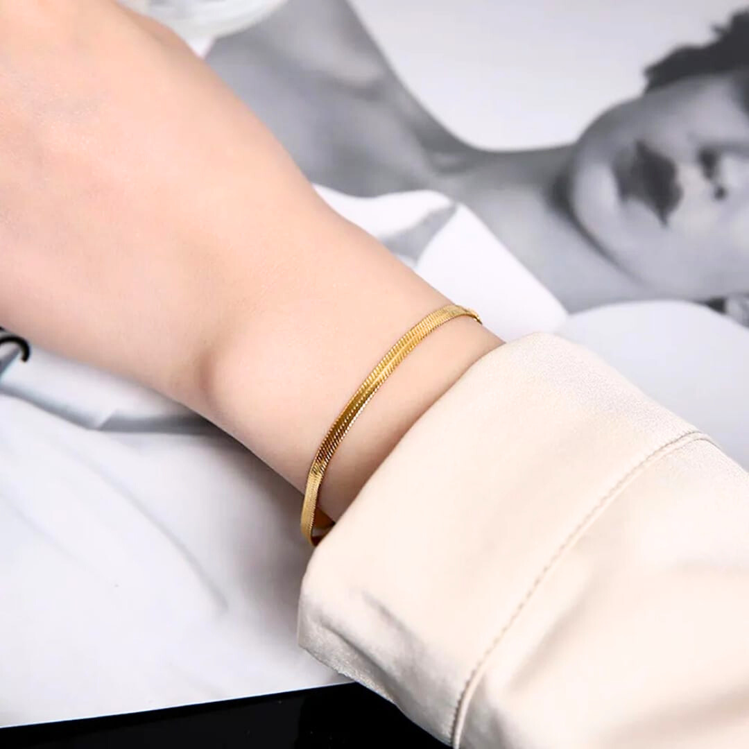 Golden Chain Bracelet – Minimalist Style, Timeless Glow